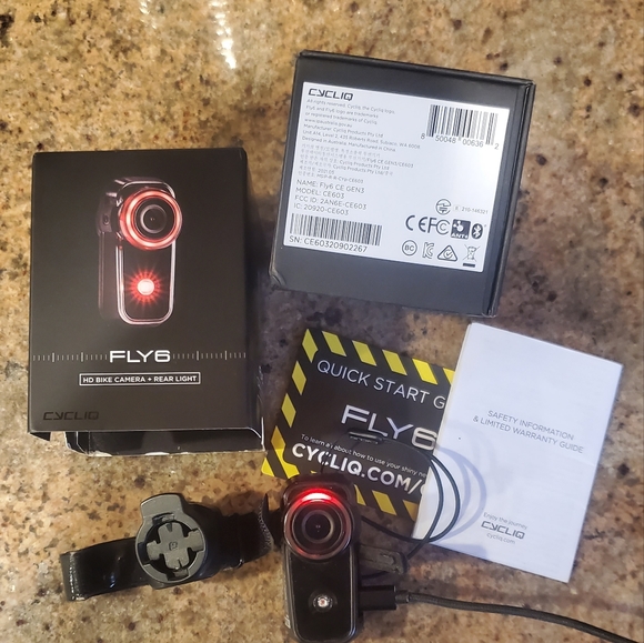 Cycliq fly 6 Cycling rear tail light/video camera - Picture 2 of 6